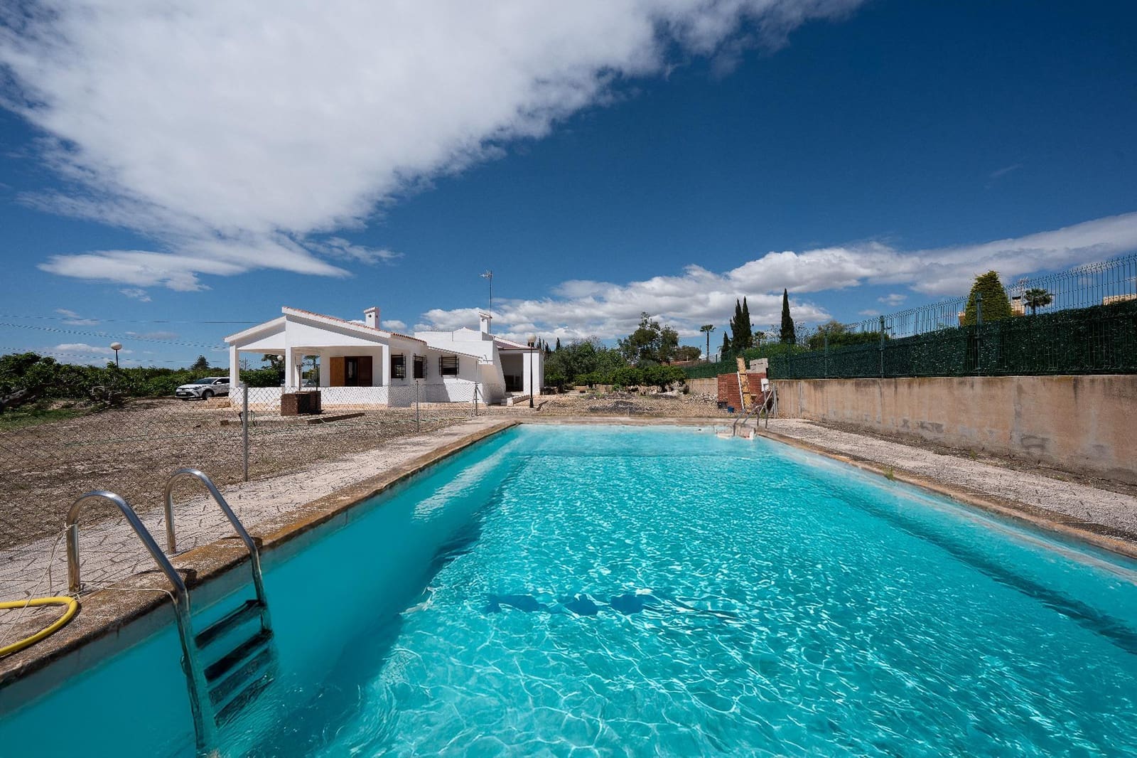 Chalet de 4 habitaciones en Elche / Elx en venta con piscina garaje - 550.000 € (Ref: 9799200)