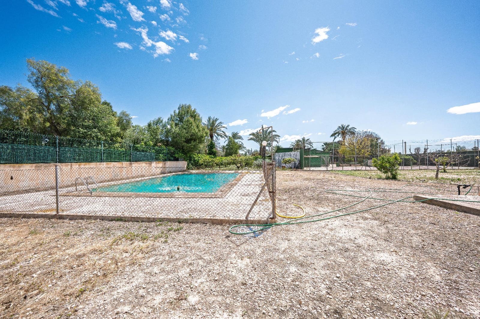 Chalet de 4 habitaciones en Elche / Elx en venta con piscina garaje - 550.000 € (Ref: 9799200)
