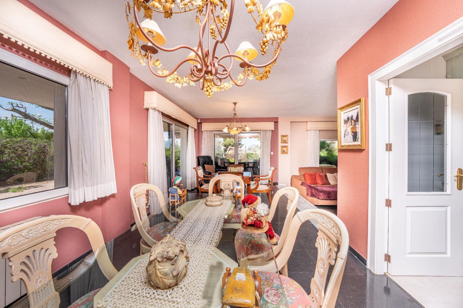 4 bedroom Villa for sale in Petrel / Petrer with pool garage - € 420,000 (Ref: 9806433)