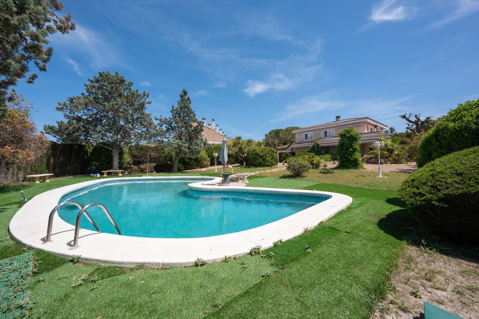 4 bedroom Villa for sale in Petrel / Petrer with pool garage - € 420,000 (Ref: 9806433)