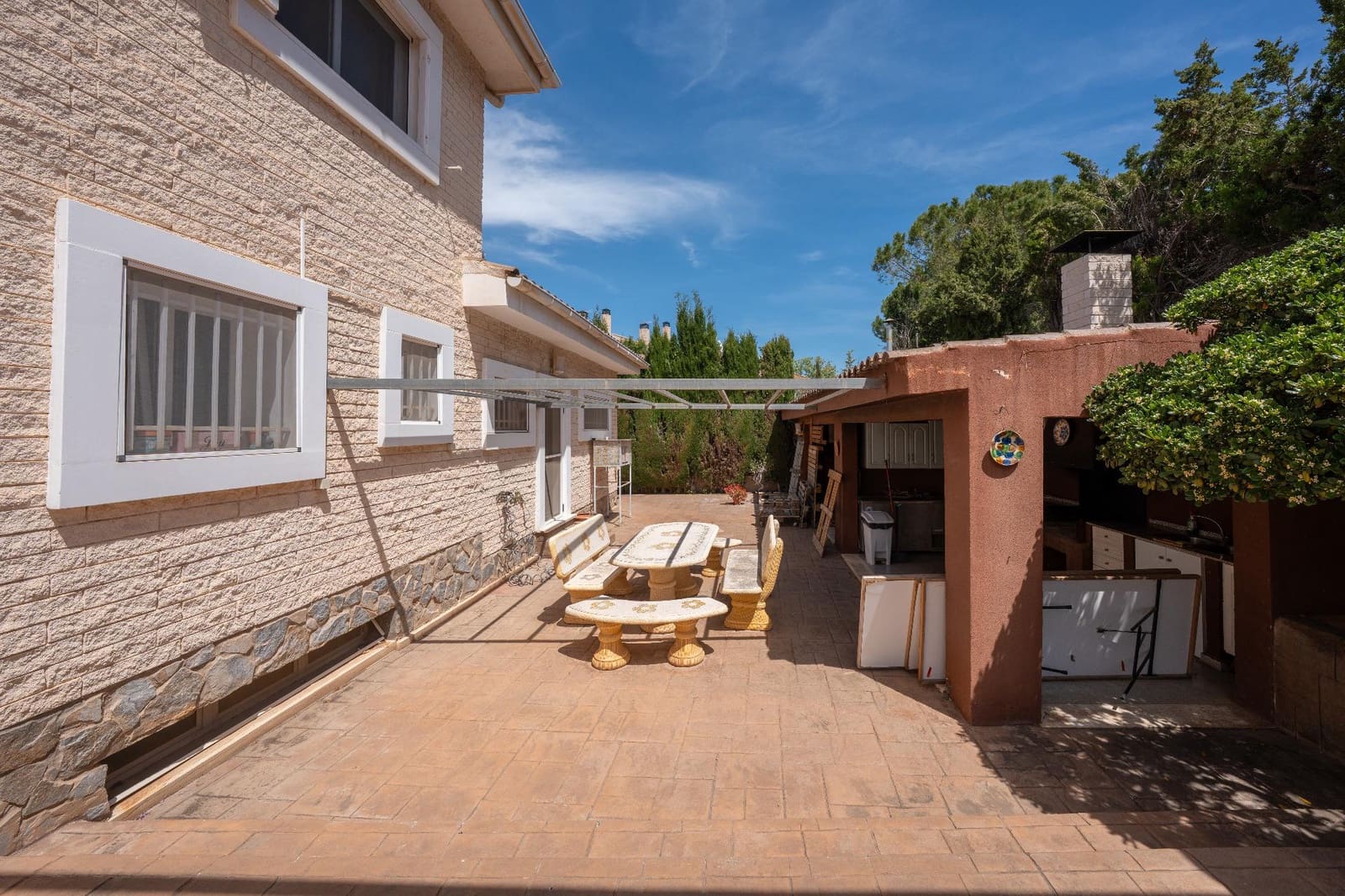 4 bedroom Villa for sale in Petrel / Petrer with pool garage - € 420,000 (Ref: 9806433)