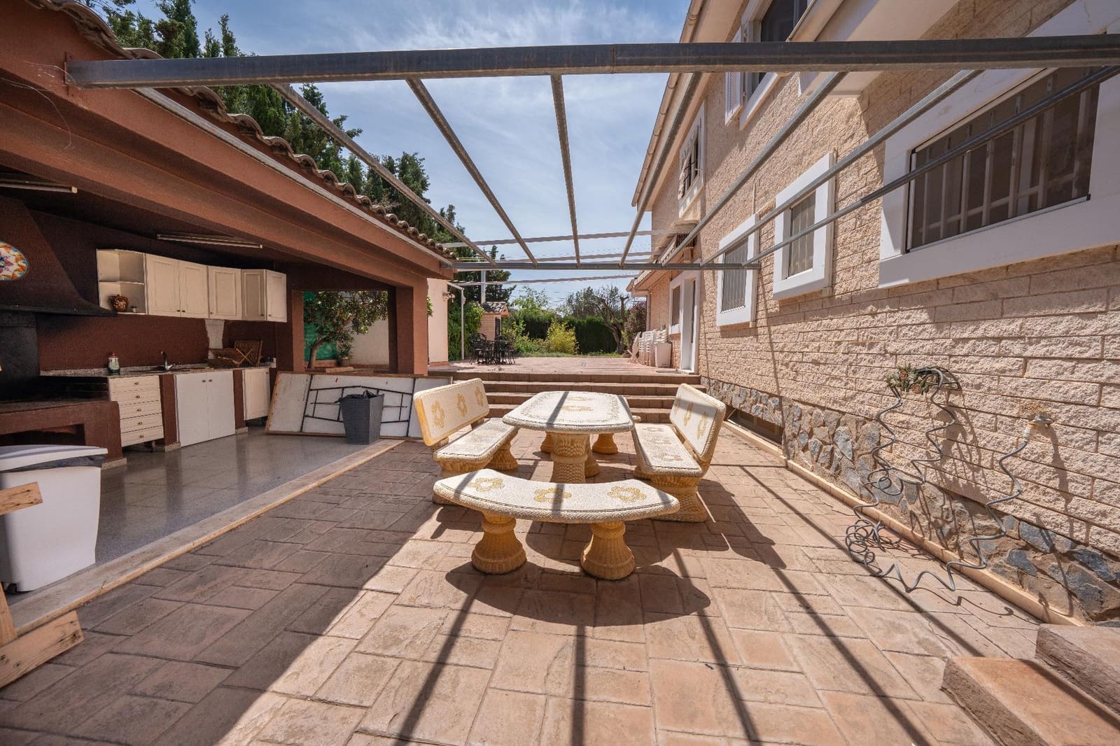 4 bedroom Villa for sale in Petrel / Petrer with pool garage - € 420,000 (Ref: 9806433)