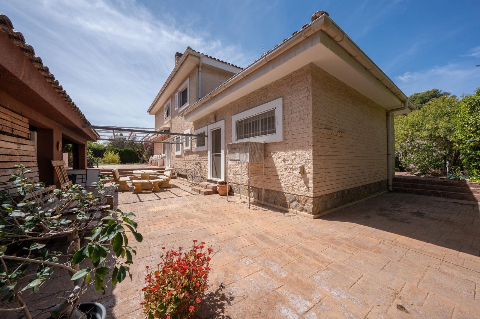 4 bedroom Villa for sale in Petrel / Petrer with pool garage - € 420,000 (Ref: 9806433)