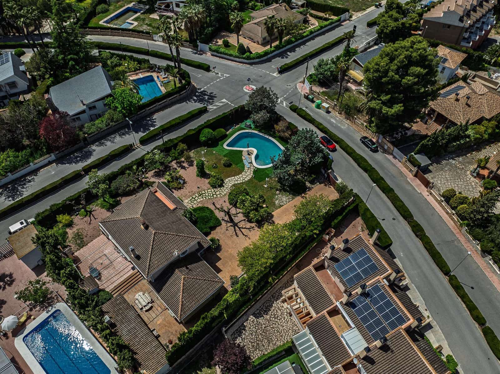 4 bedroom Villa for sale in Petrel / Petrer with pool garage - € 420,000 (Ref: 9806433)