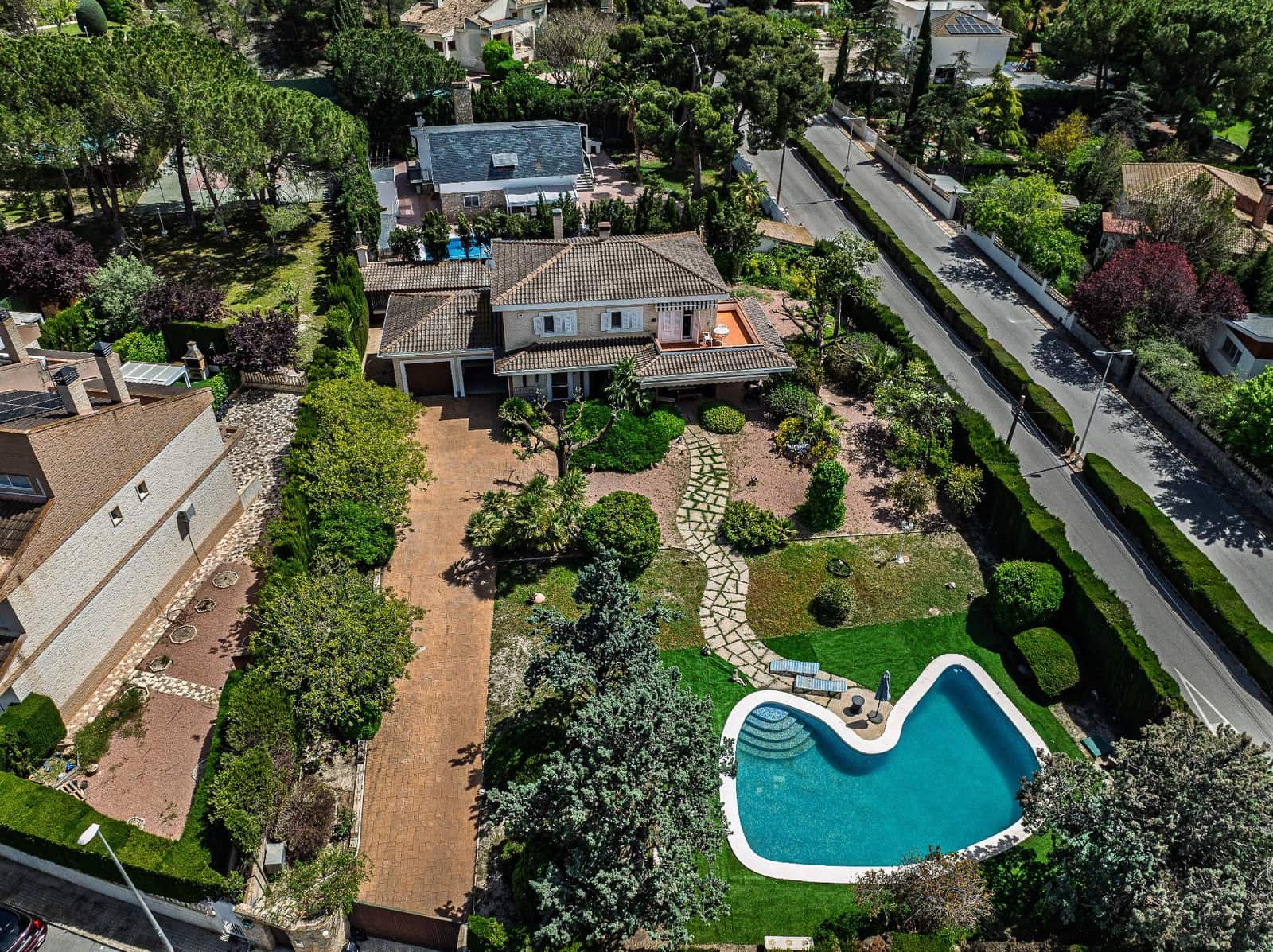 4 bedroom Villa for sale in Petrel / Petrer with pool garage - € 420,000 (Ref: 9806433)