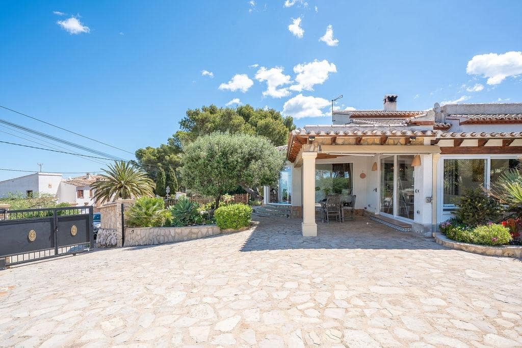 5 Zimmer Villa zu verkaufen in Javea / Xabia mit Pool Garage - 895.000 € (Ref: 9807894)