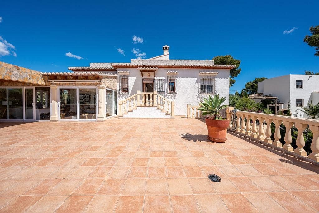 5 Zimmer Villa zu verkaufen in Javea / Xabia mit Pool Garage - 895.000 € (Ref: 9807894)