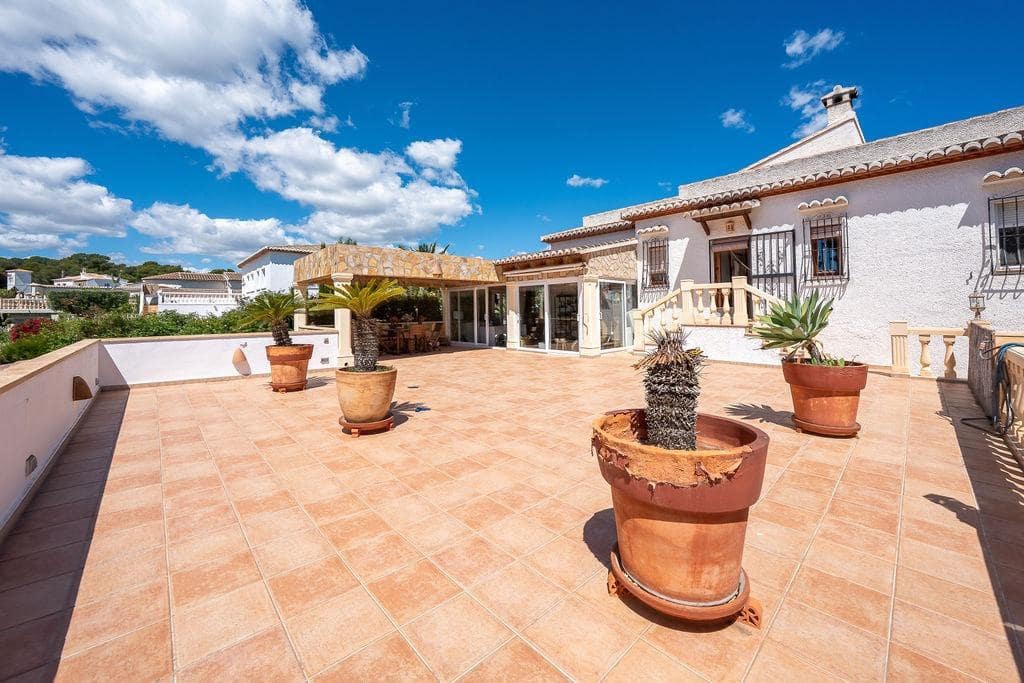 5 Zimmer Villa zu verkaufen in Javea / Xabia mit Pool Garage - 895.000 € (Ref: 9807894)