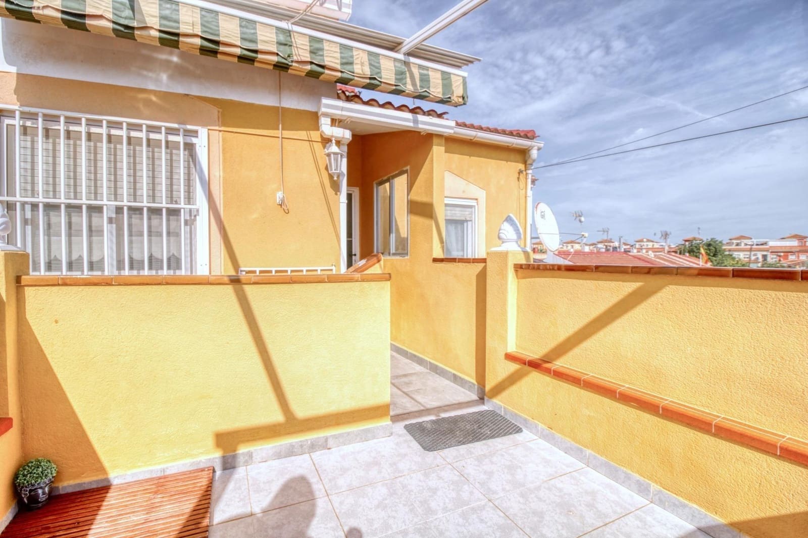 2 slaapkamer Rijtjeshuis te koop in Torrevieja - € 135.000 (Ref: 9813429)