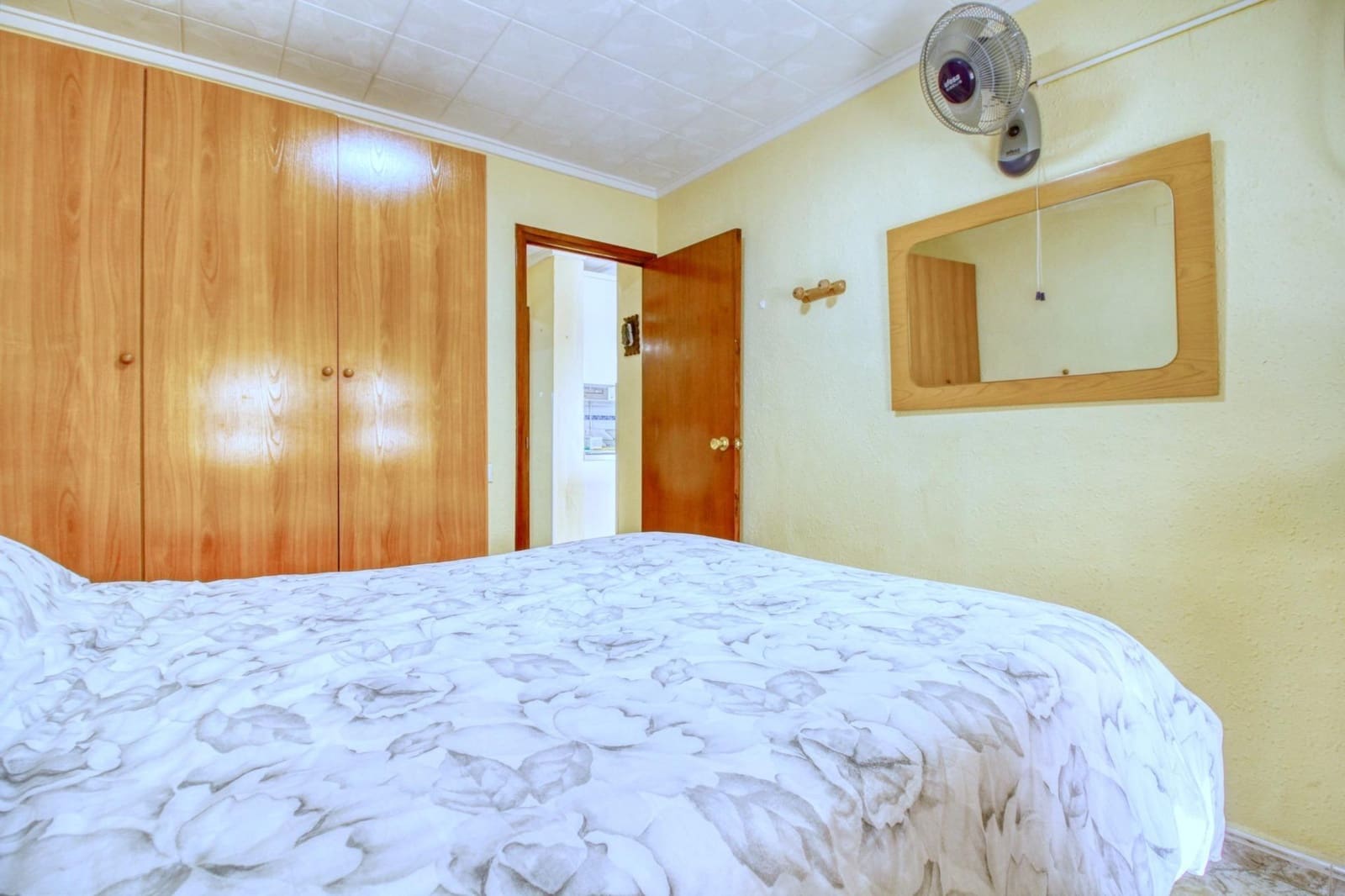 2 slaapkamer Rijtjeshuis te koop in Torrevieja - € 135.000 (Ref: 9813429)