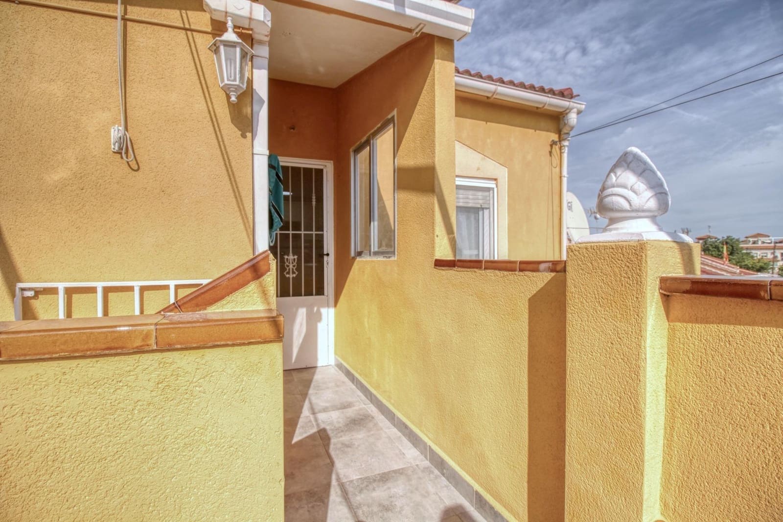 2 slaapkamer Rijtjeshuis te koop in Torrevieja - € 135.000 (Ref: 9813429)