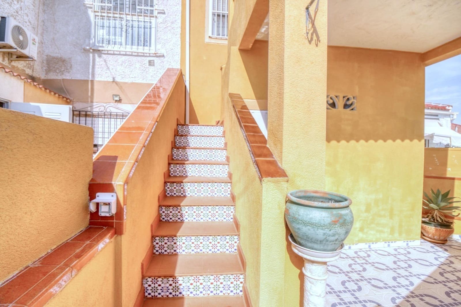 2 slaapkamer Rijtjeshuis te koop in Torrevieja - € 135.000 (Ref: 9813429)