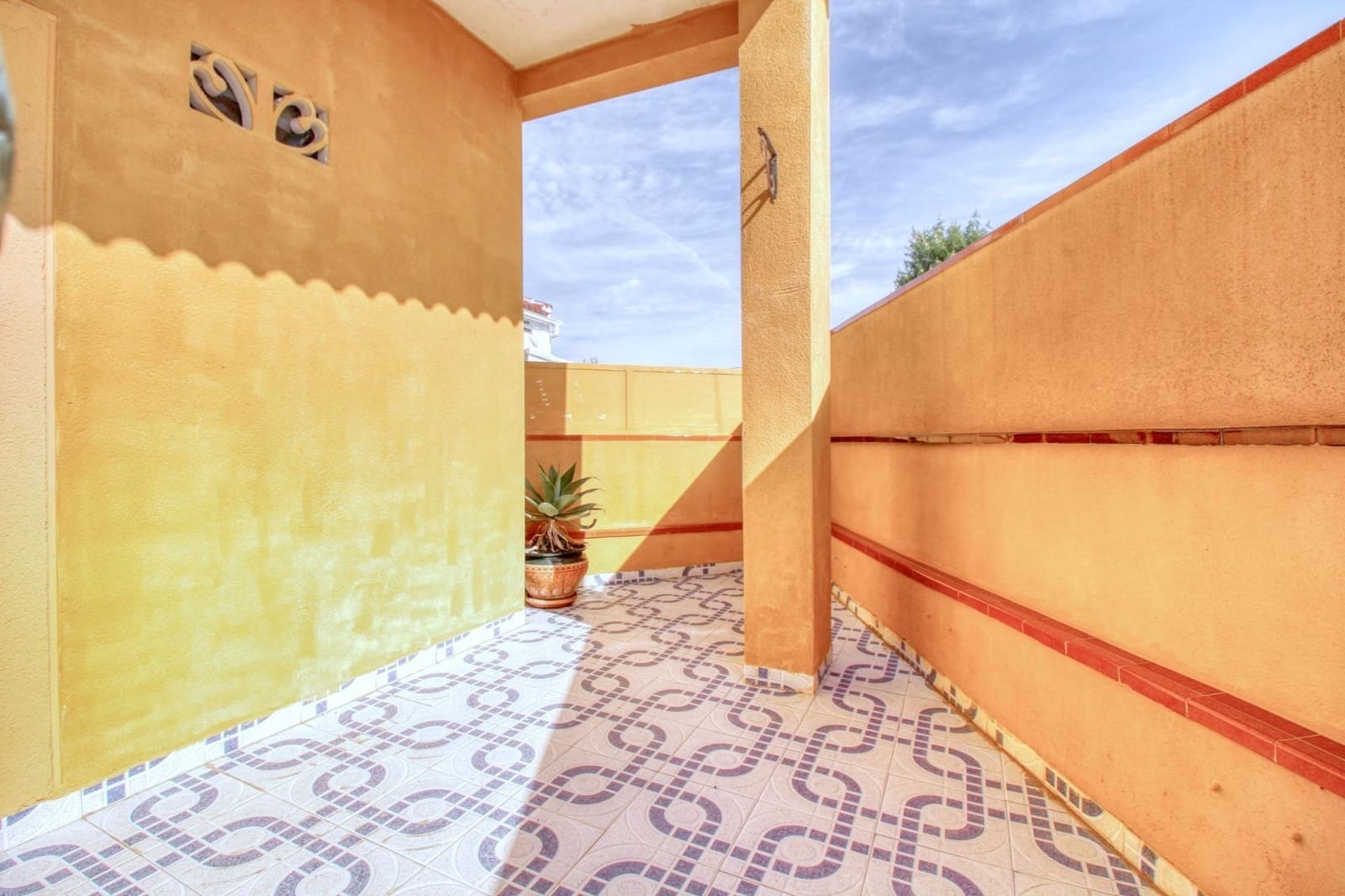 2 slaapkamer Rijtjeshuis te koop in Torrevieja - € 135.000 (Ref: 9813429)