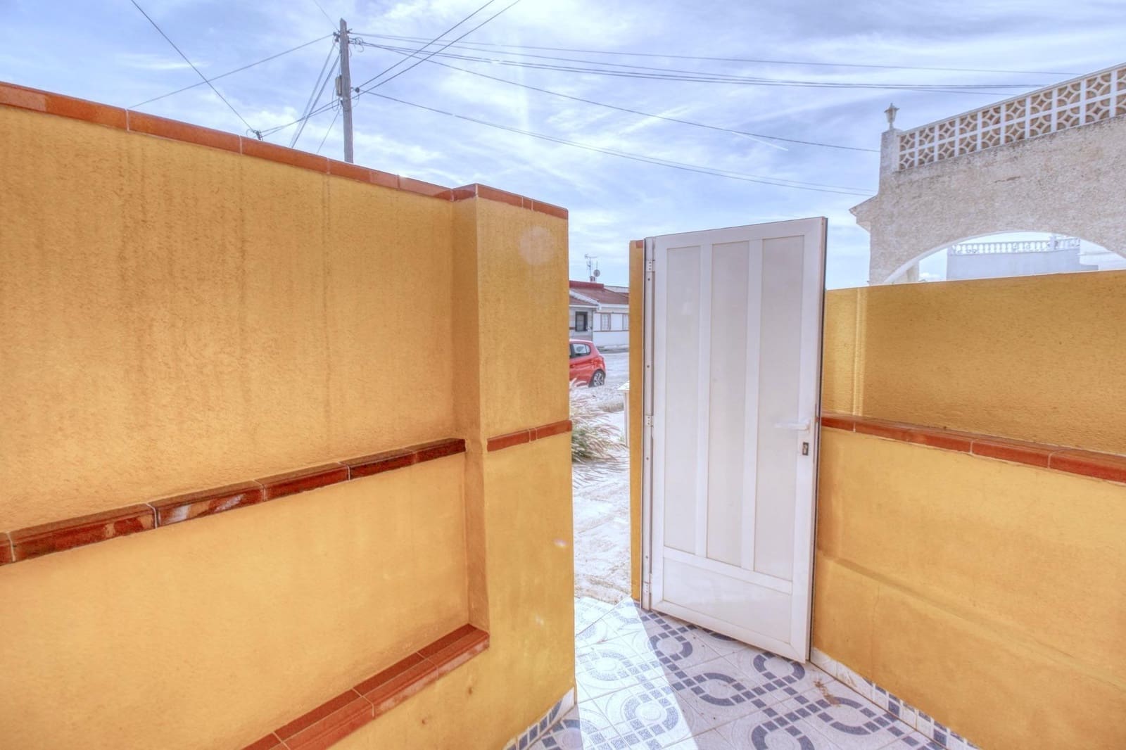 2 slaapkamer Rijtjeshuis te koop in Torrevieja - € 135.000 (Ref: 9813429)