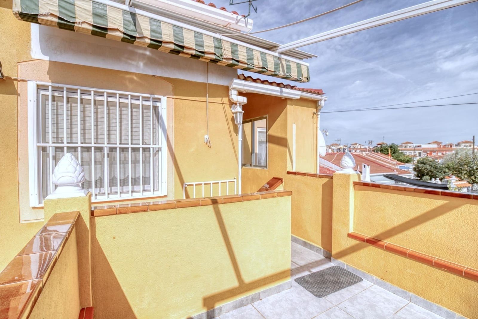 2 slaapkamer Rijtjeshuis te koop in Torrevieja - € 135.000 (Ref: 9813429)