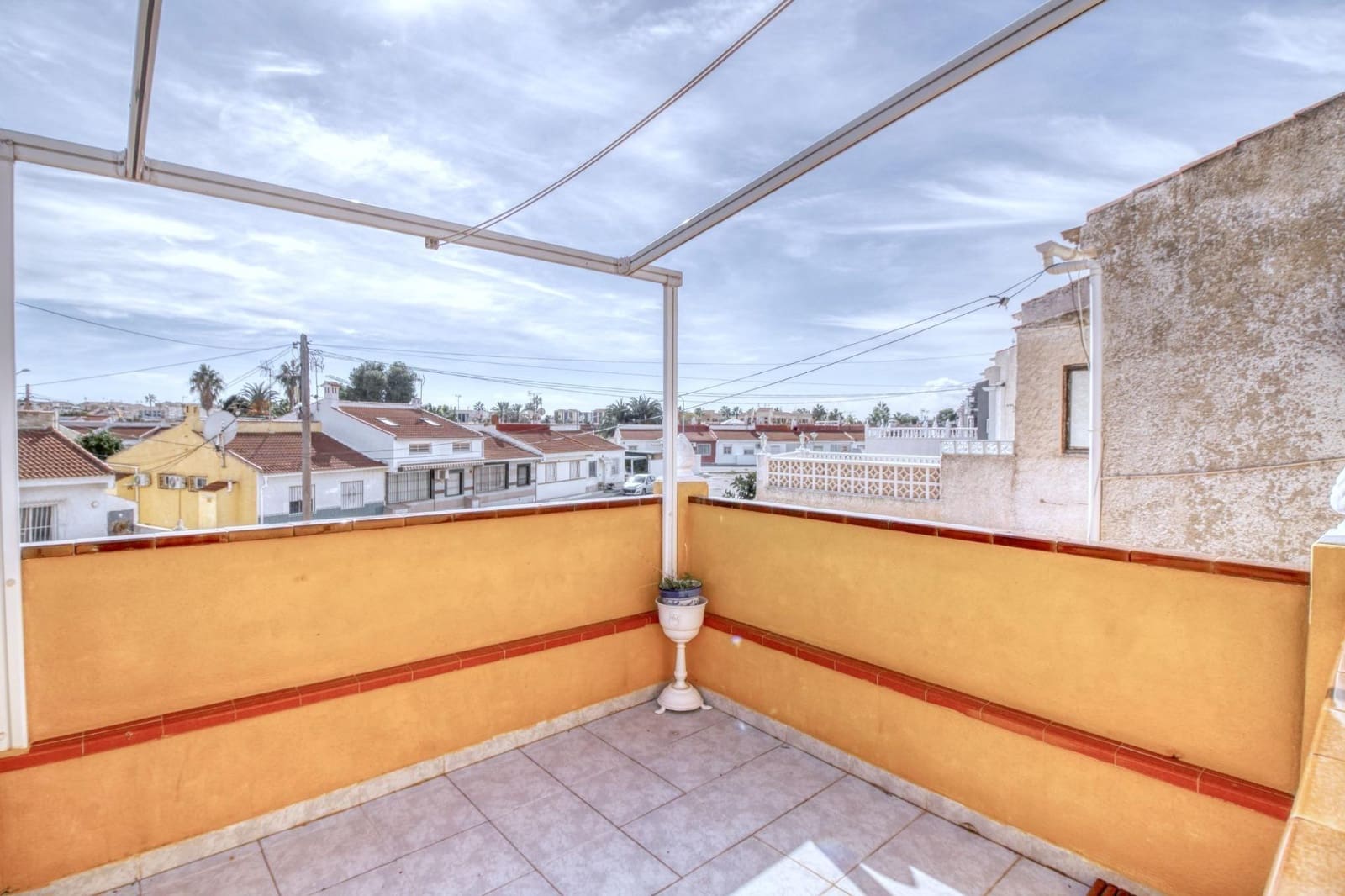 2 slaapkamer Rijtjeshuis te koop in Torrevieja - € 135.000 (Ref: 9813429)