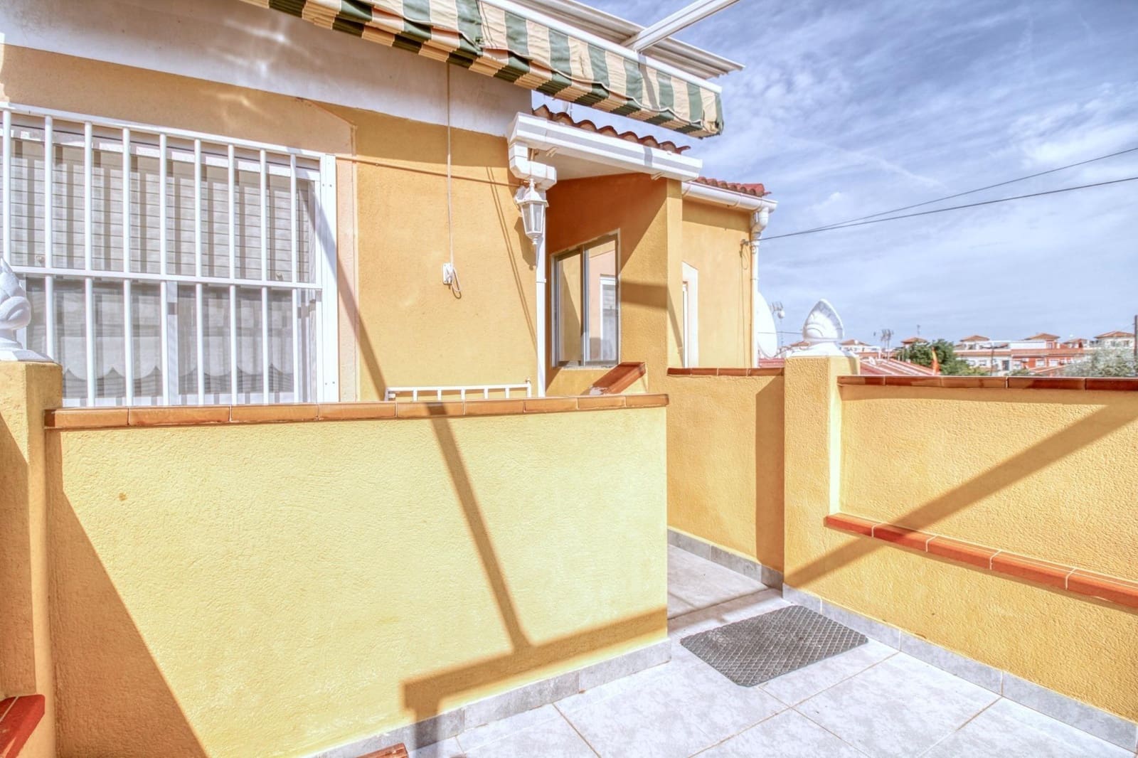2 slaapkamer Rijtjeshuis te koop in Torrevieja - € 135.000 (Ref: 9813429)