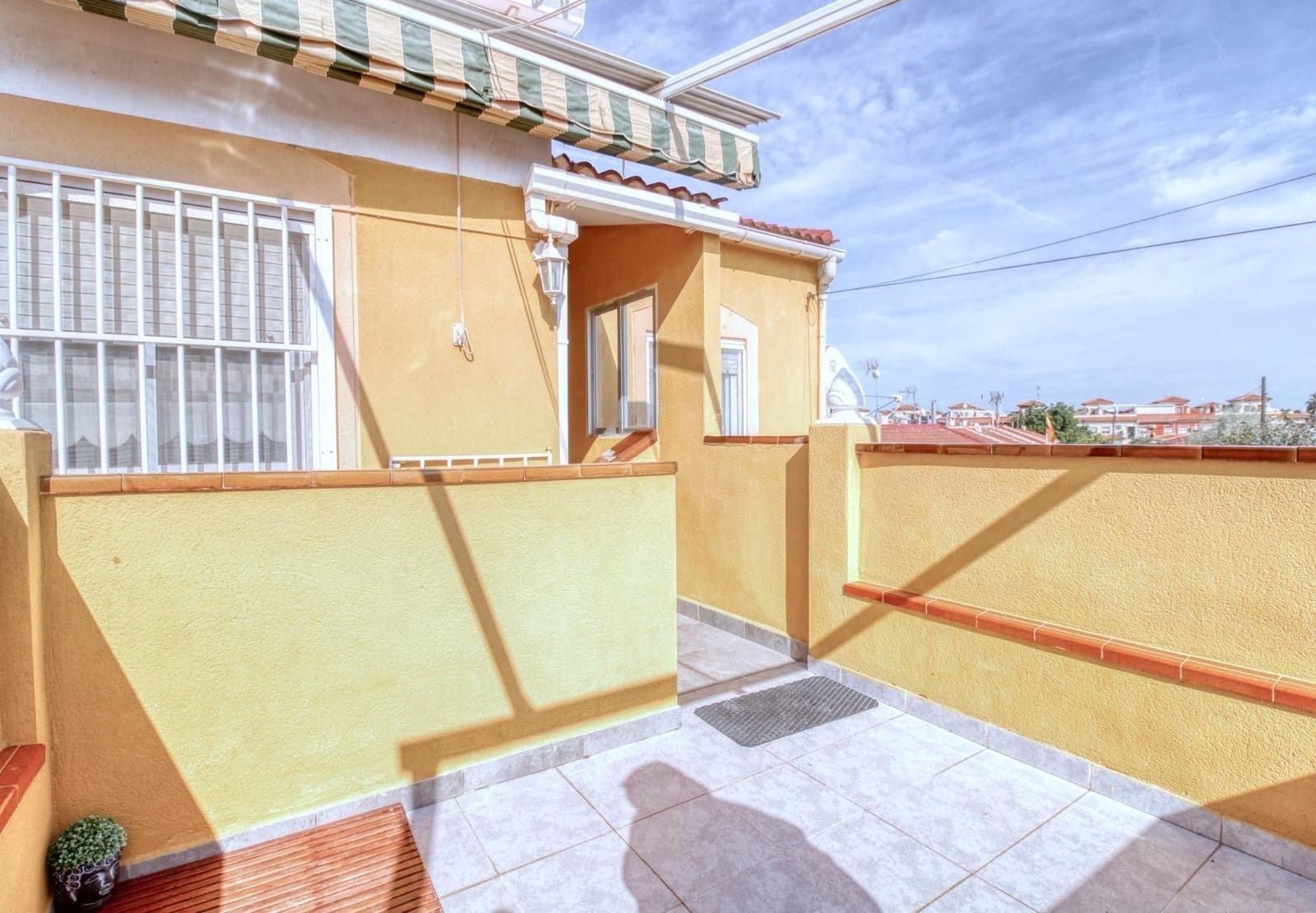 2 slaapkamer Rijtjeshuis te koop in Torrevieja - € 135.000 (Ref: 9813429)
