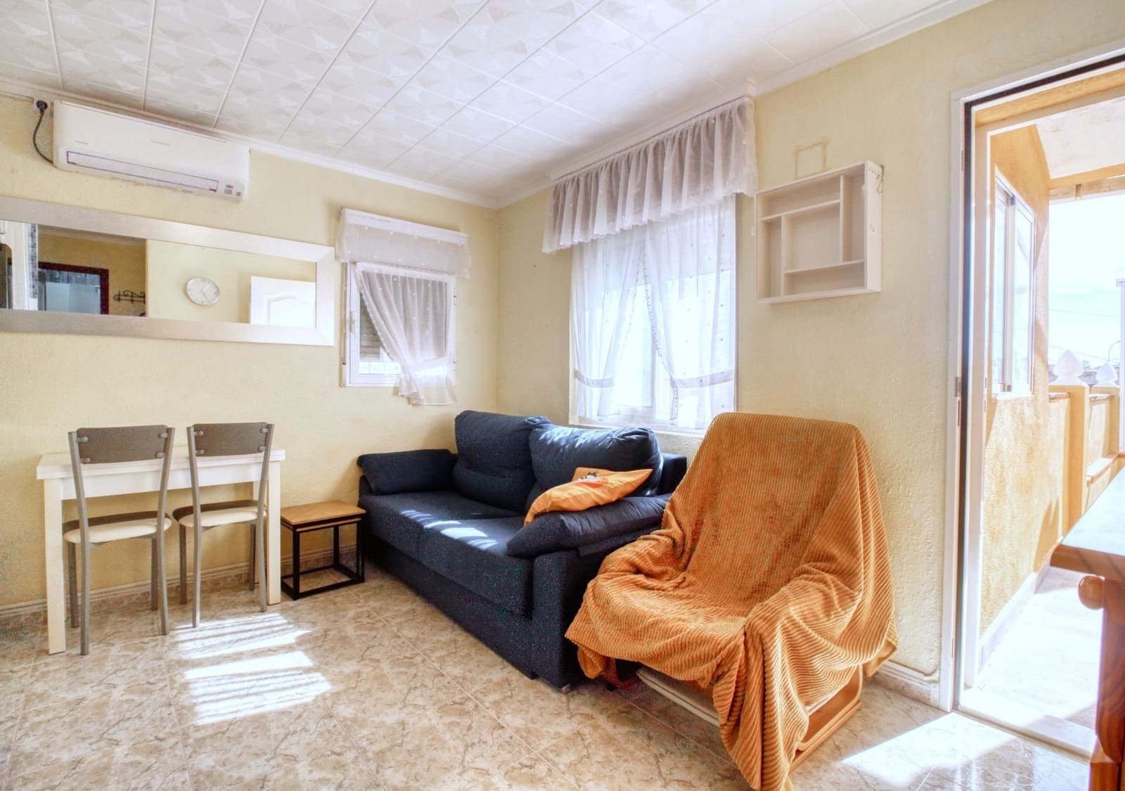2 slaapkamer Rijtjeshuis te koop in Torrevieja - € 135.000 (Ref: 9813429)