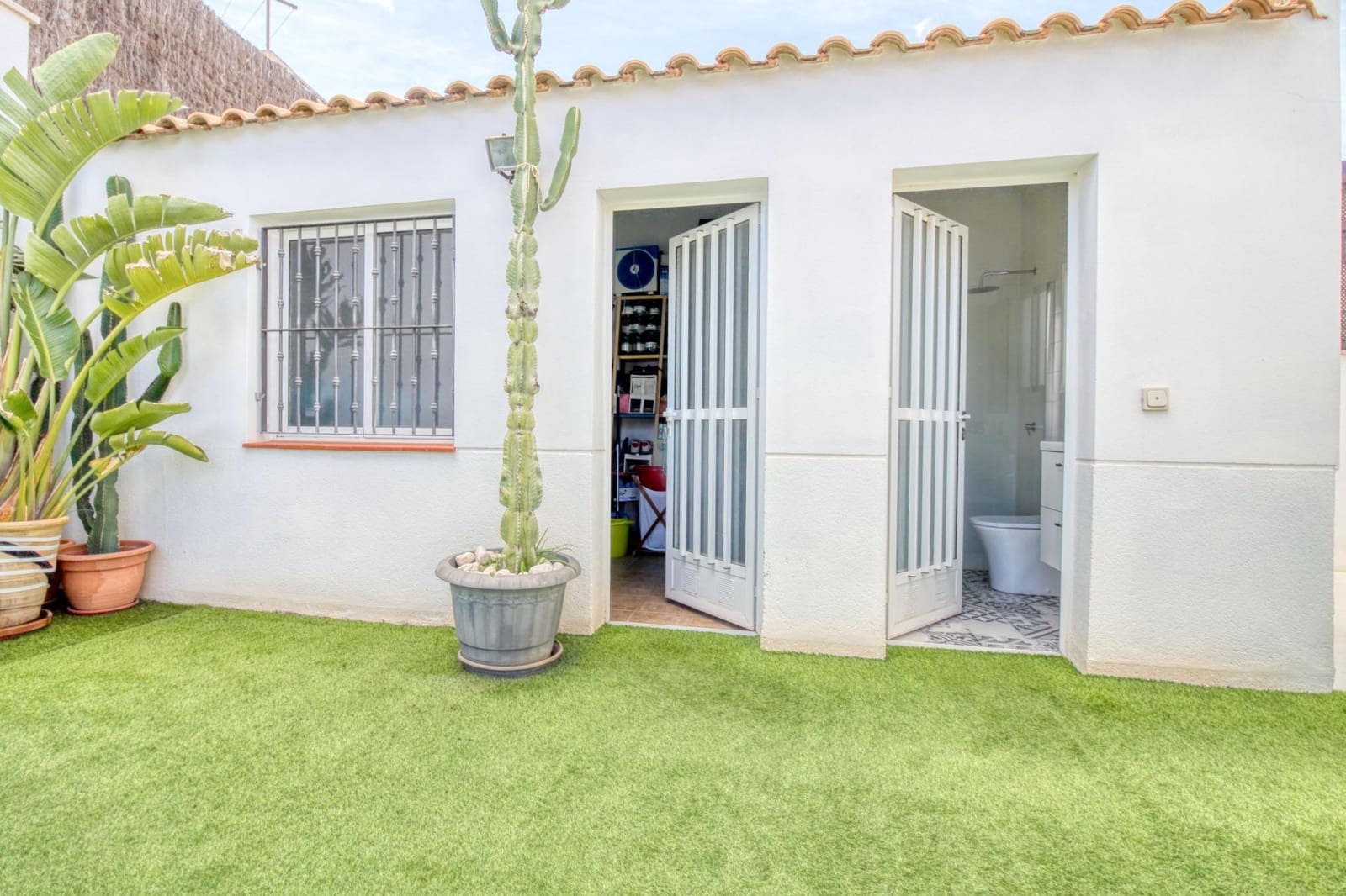 5 bedroom Villa for sale in Torre de la Horadada with pool - € 720,000 (Ref: 9813432)