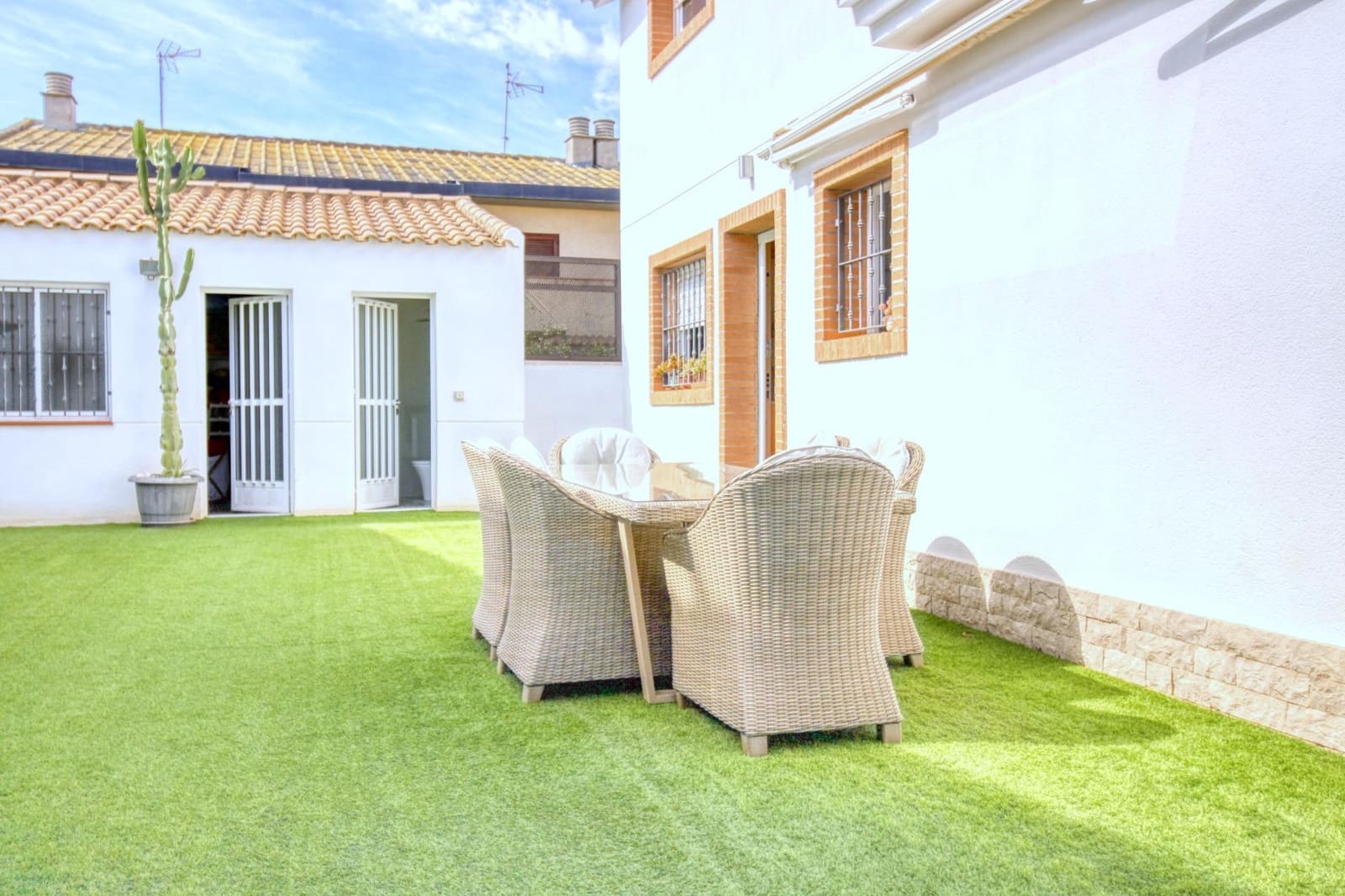5 bedroom Villa for sale in Torre de la Horadada with pool - € 720,000 (Ref: 9813432)