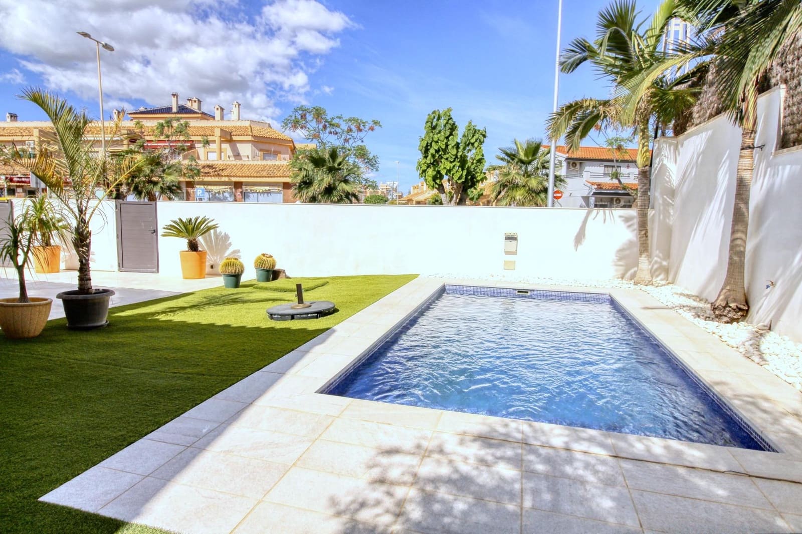 5 bedroom Villa for sale in Torre de la Horadada with pool - € 720,000 (Ref: 9813432)