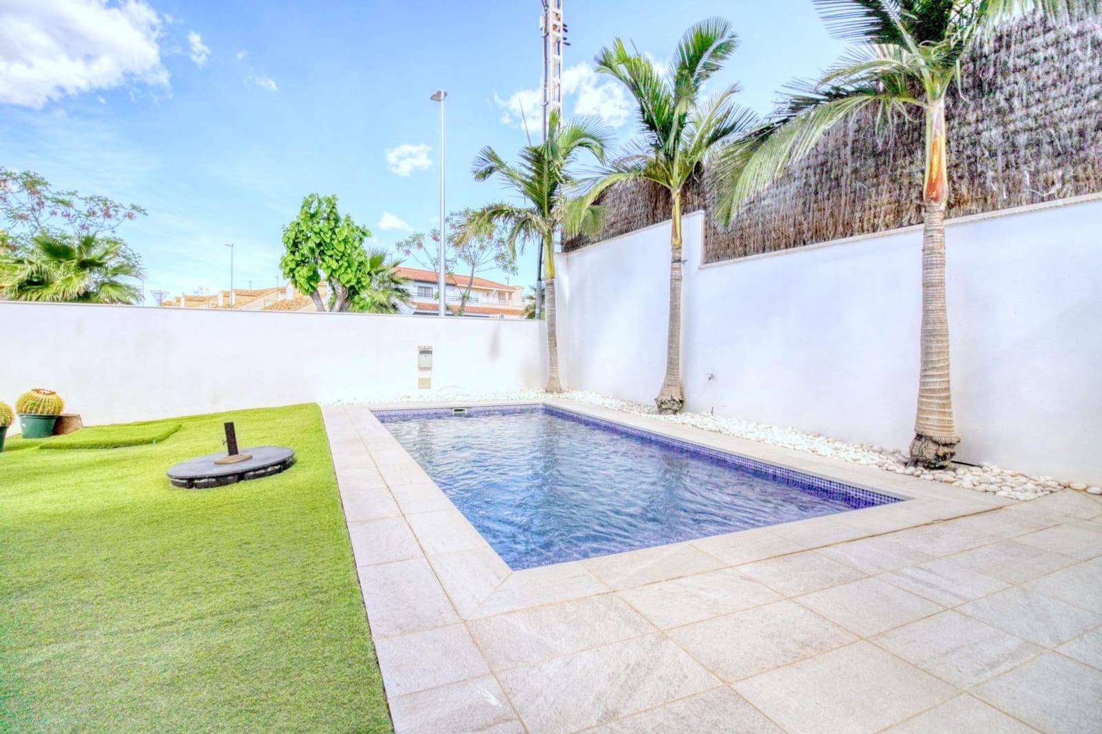 5 bedroom Villa for sale in Torre de la Horadada with pool - € 720,000 (Ref: 9813432)