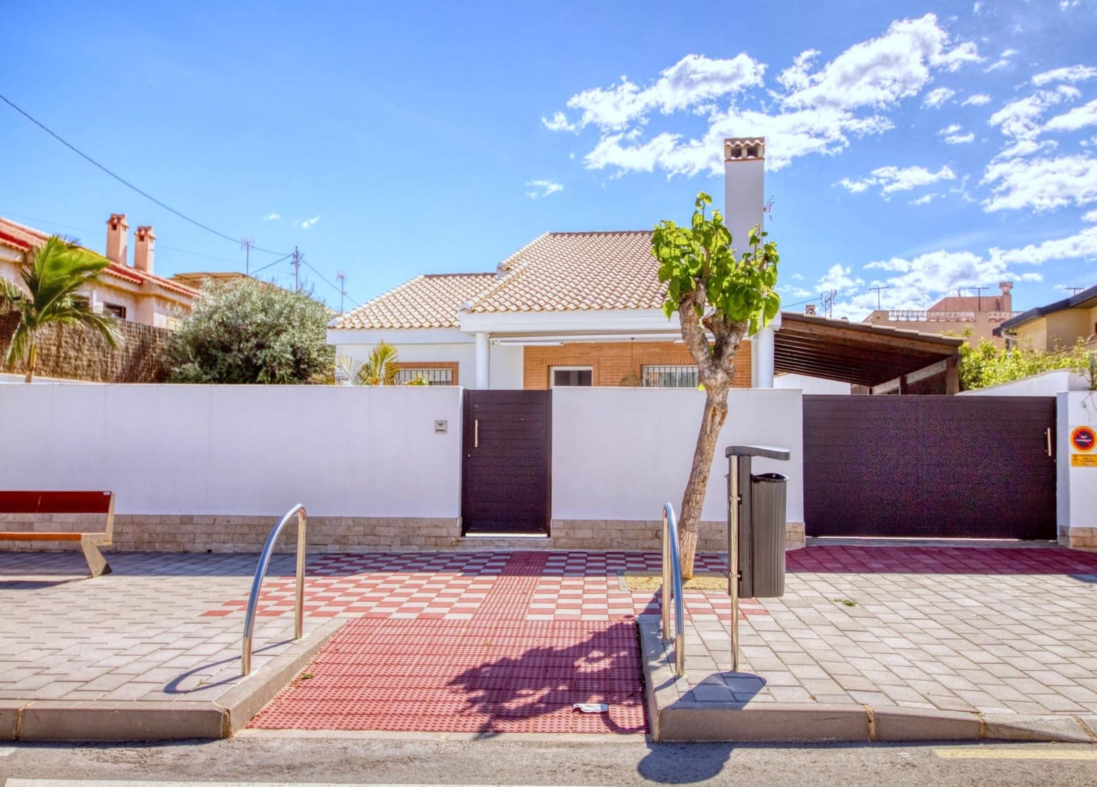 5 bedroom Villa for sale in Torre de la Horadada with pool - € 720,000 (Ref: 9813432)