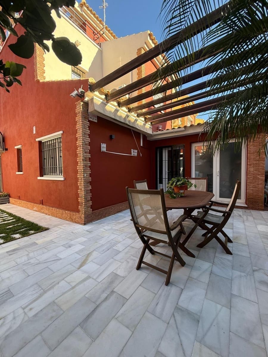 4 Zimmer Reihenhaus zu verkaufen in Torre de la Horadada mit Pool - 450.000 € (Ref: 9813435)