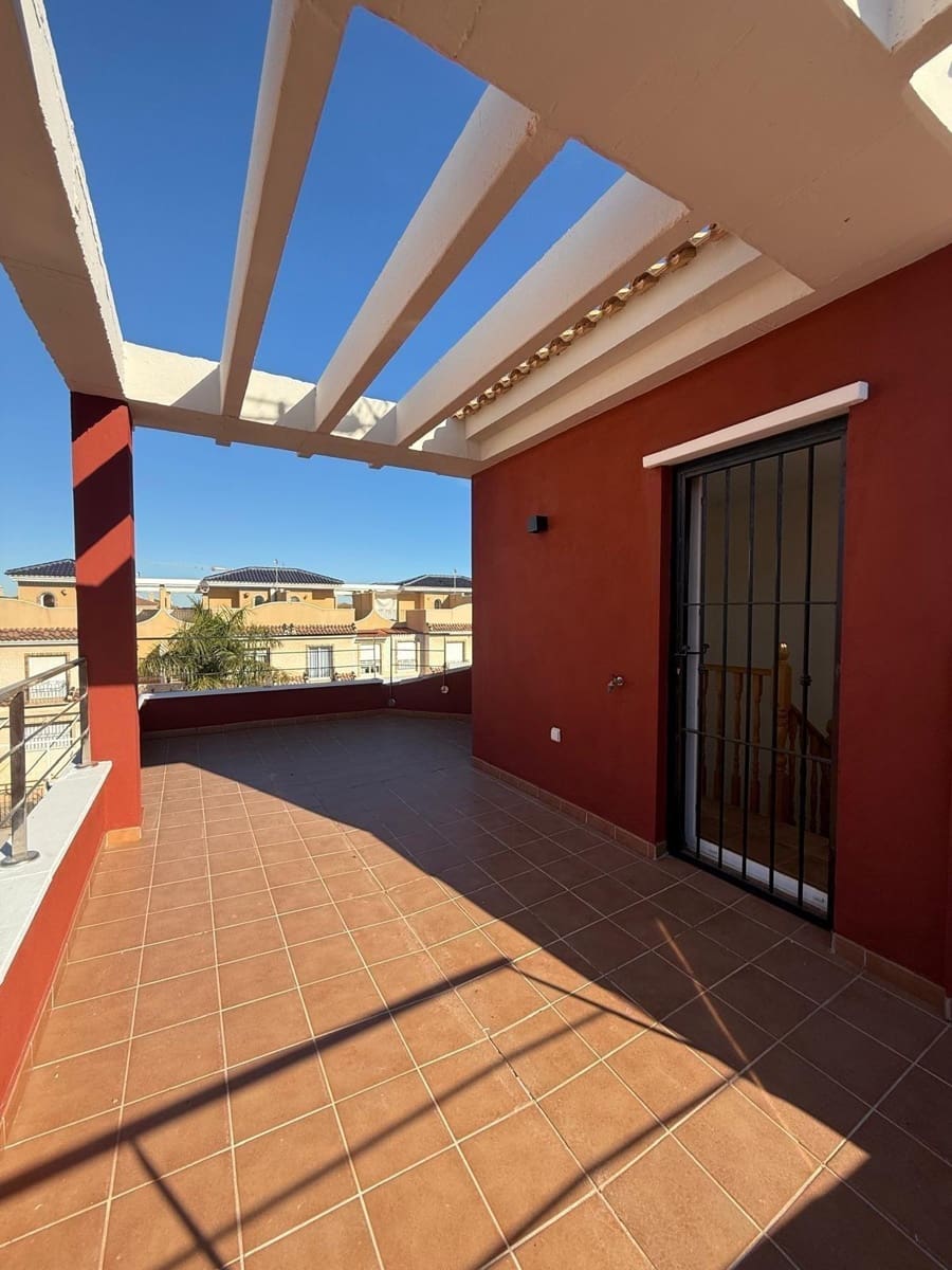 4 Zimmer Reihenhaus zu verkaufen in Torre de la Horadada mit Pool - 450.000 € (Ref: 9813435)