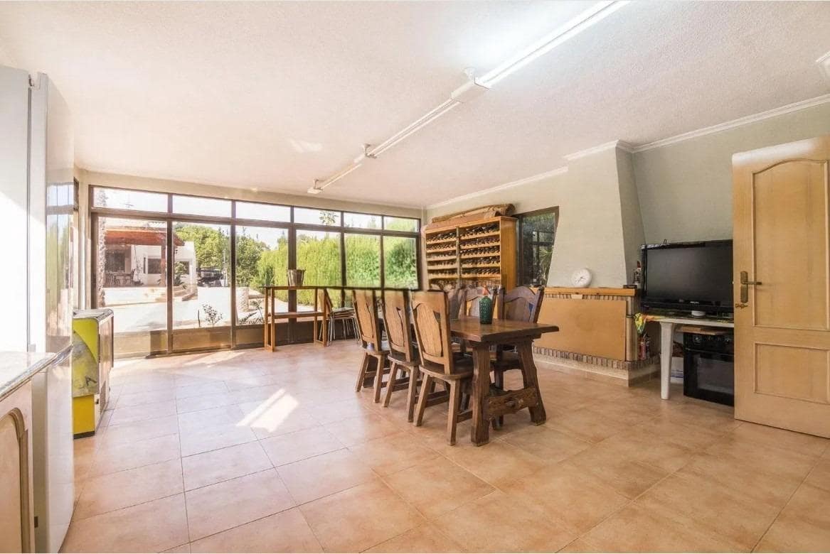 5 sovrum Villa till salu i Matola med pool - 720 000 € (Ref: 9813436)