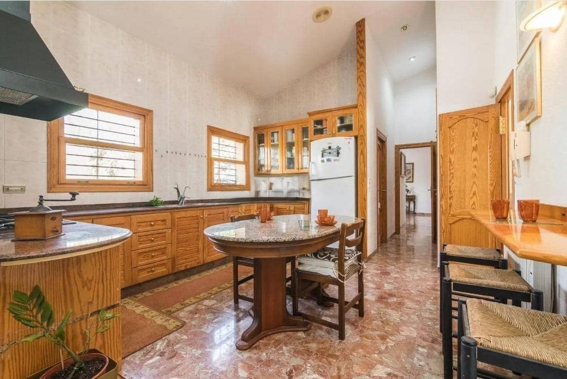 5 sovrum Villa till salu i Matola med pool - 720 000 € (Ref: 9813436)