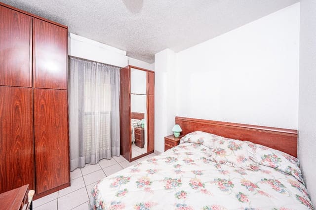 2 makuuhuone Huoneisto myytävänä paikassa Poniente, Benidorm mukana 
autotalli - 219 000 € (Ref: 9815821)
