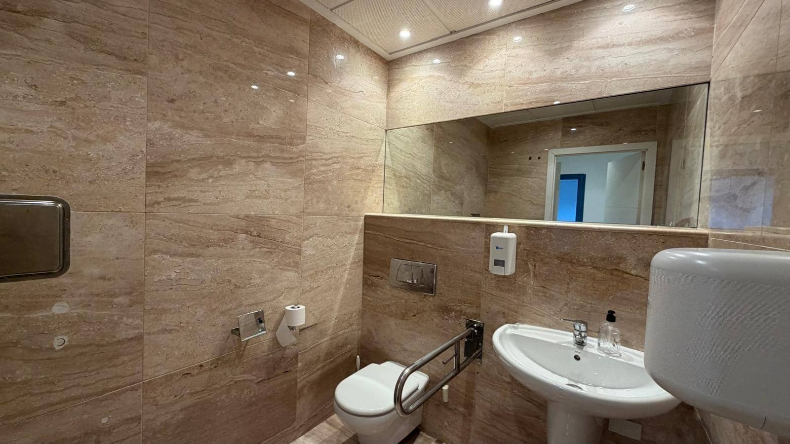 Kaupallinen vuokrattavana paikassa Alicante kaupunki - 2 500 € (Ref: 9818142)