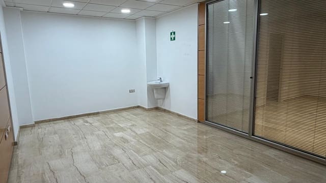 Kaupallinen vuokrattavana paikassa Alipark, Alicante kaupunki - 2 500 € (Ref: 9818142)