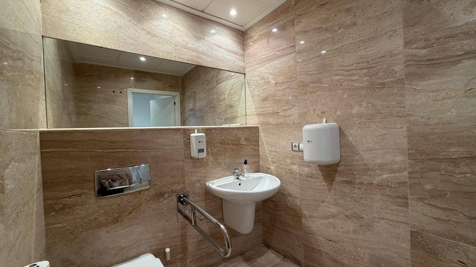 Kaupallinen vuokrattavana paikassa Alicante kaupunki - 2 500 € (Ref: 9818142)