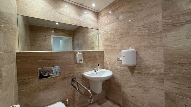 Kaupallinen vuokrattavana paikassa Alipark, Alicante kaupunki - 2 500 € (Ref: 9818142)