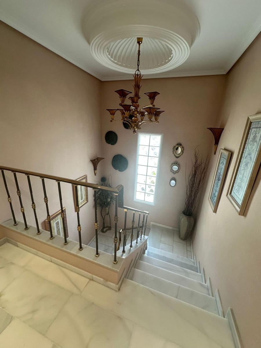 4 bedroom Villa for sale in Benidorm with pool - € 1,264,000 (Ref: 9818152)