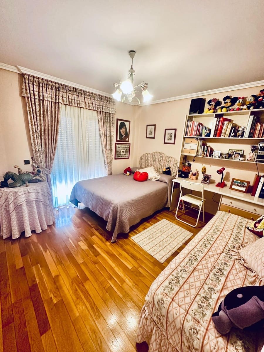 4 bedroom Villa for sale in Benidorm with pool - € 1,264,000 (Ref: 9818152)