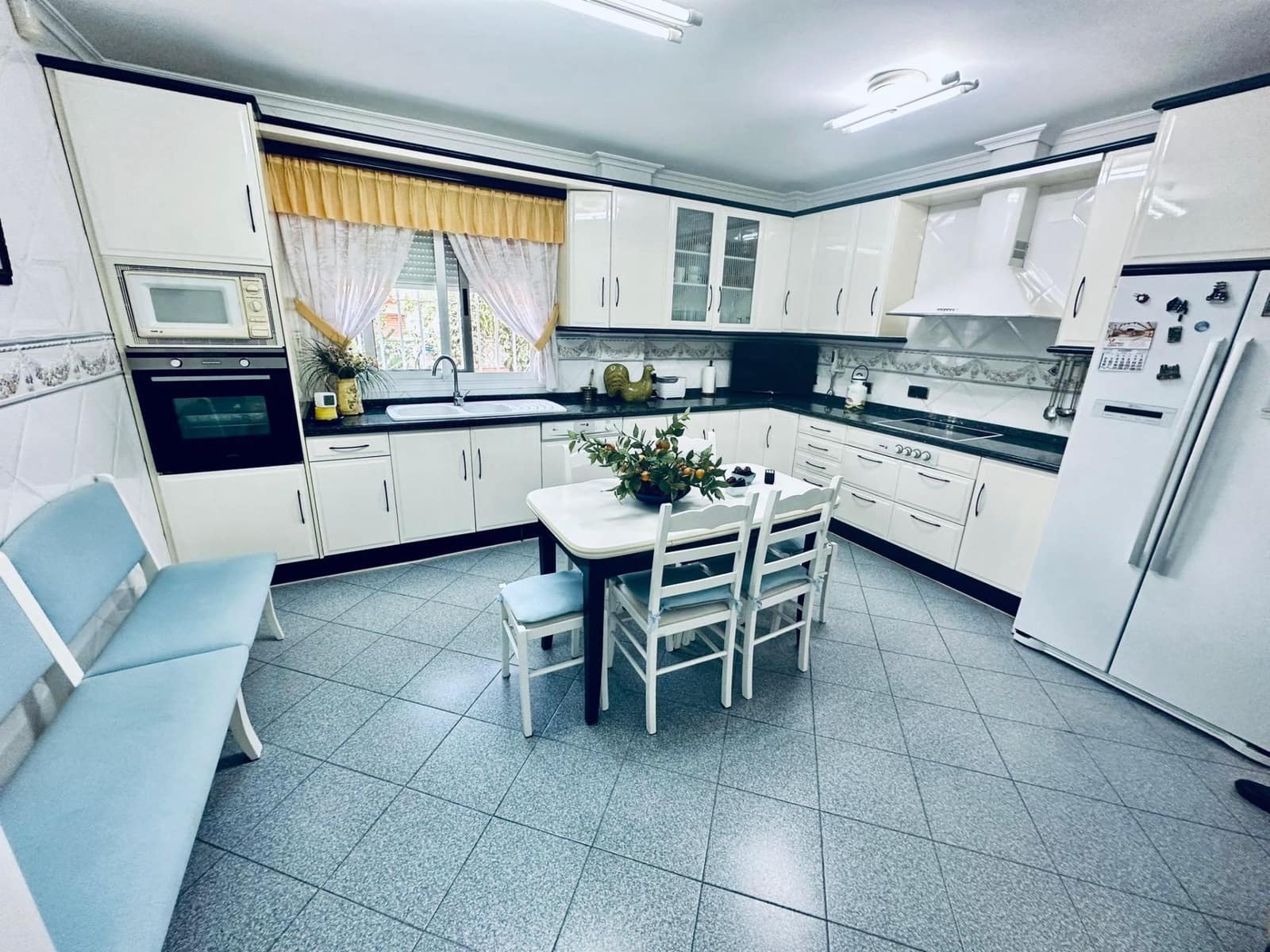4 bedroom Villa for sale in Benidorm with pool - € 1,264,000 (Ref: 9818152)