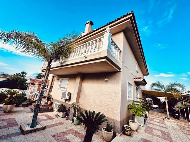 4 bedroom Villa for sale in Benidorm with pool - € 1,264,000 (Ref: 9818152)