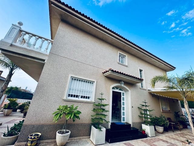4 bedroom Villa for sale in Benidorm with pool - € 1,264,000 (Ref: 9818152)