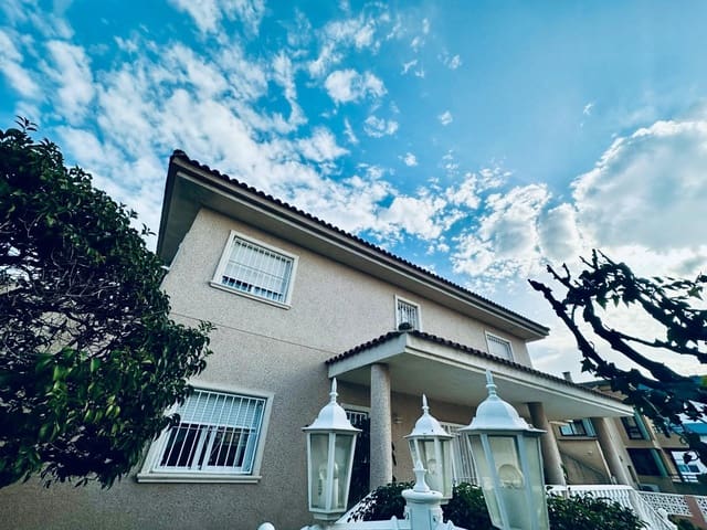 4 bedroom Villa for sale in Benidorm with pool - € 1,264,000 (Ref: 9818152)