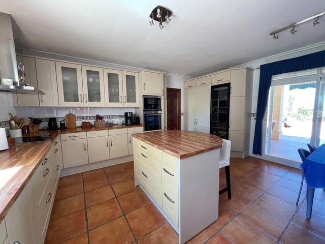 7 soveværelse Finca/Landehus til salg i Alfaz del Pi / L'Alfàs del Pi med swimmingpool garage - € 1.750.000 (Ref: 9818159)
