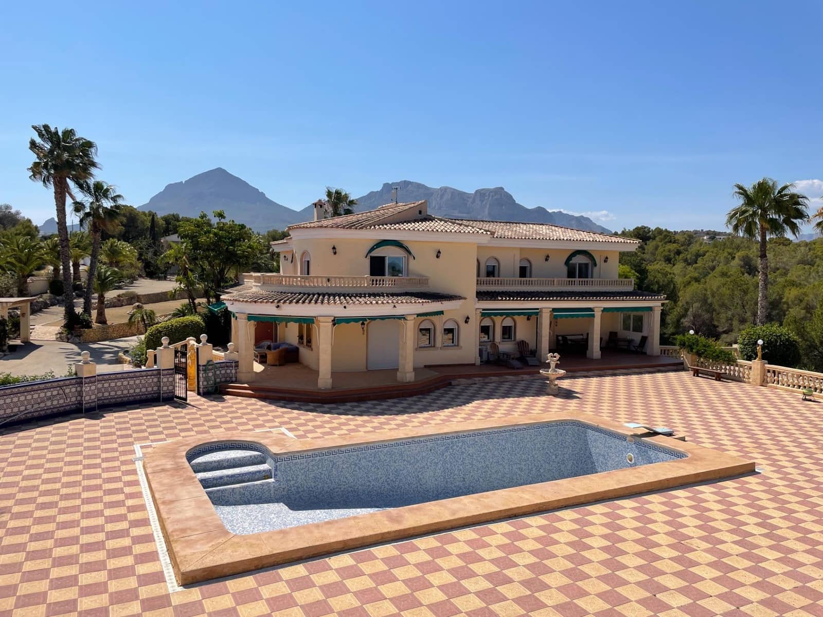 7 soveværelse Finca/Landehus til salg i Alfaz del Pi / L'Alfas del Pi med swimmingpool garage - € 1.750.000 (Ref: 9818159)