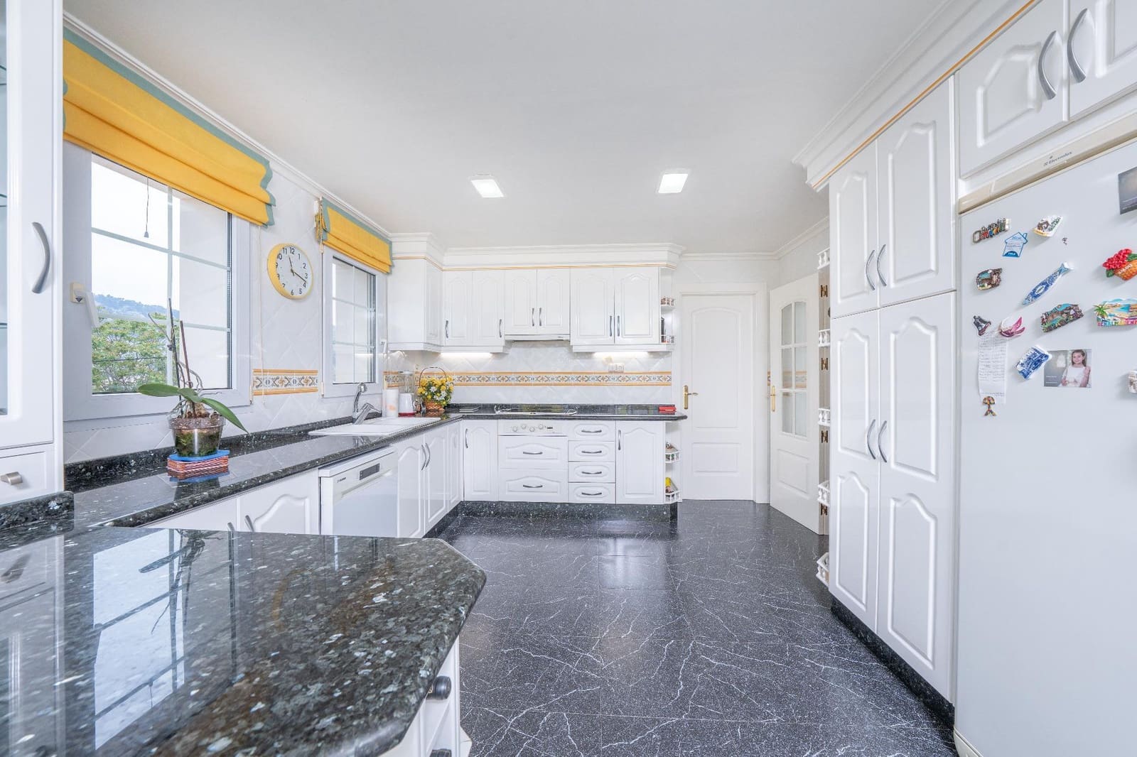 5 bedroom Villa for sale in Alcoy / Alcoi with pool garage - € 489,000 (Ref: 9822859)