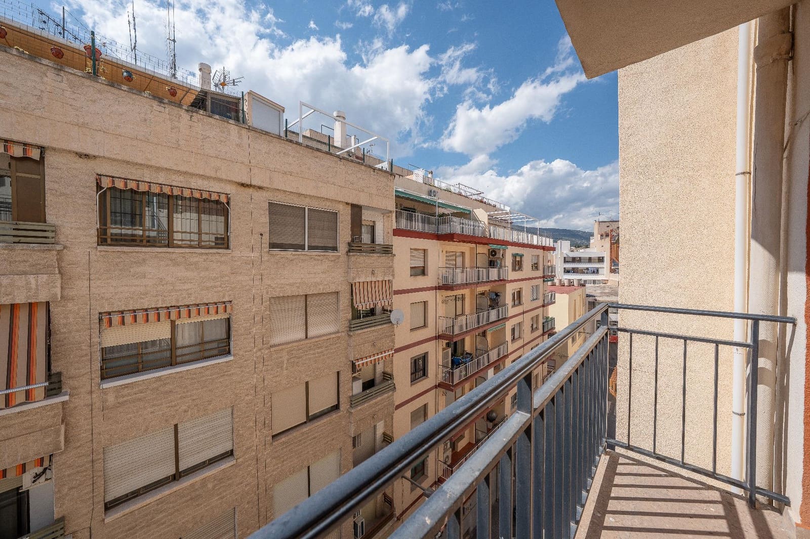 Piso de 4 habitaciones en Jijona / Xixona en venta - 130.000 € (Ref: 9833613)