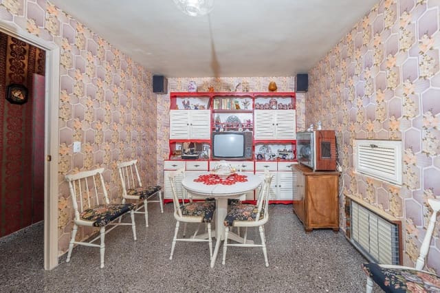 Piso de 4 habitaciones en Jijona / Xixona en venta - 130.000 € (Ref: 9833613)