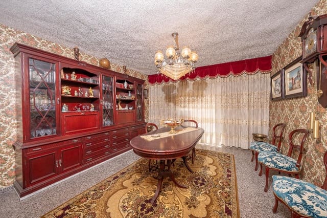 Piso de 4 habitaciones en Jijona / Xixona en venta - 130.000 € (Ref: 9833613)