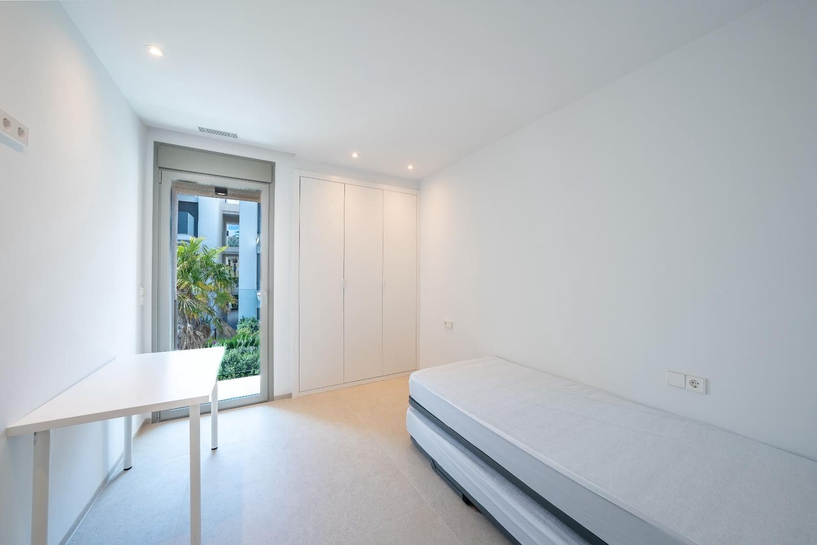 3 bedroom Apartment for rent in Arenal with pool garage - € 1,750 (Ref: 9849304)